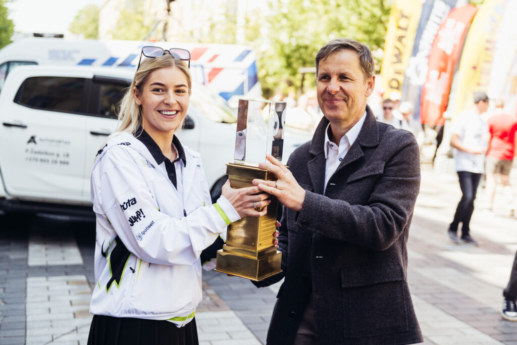 Pagrindinis „Aurum 1006 km powered by Hankook” lenktynių trofėjus jau laukia naujo šeimininko